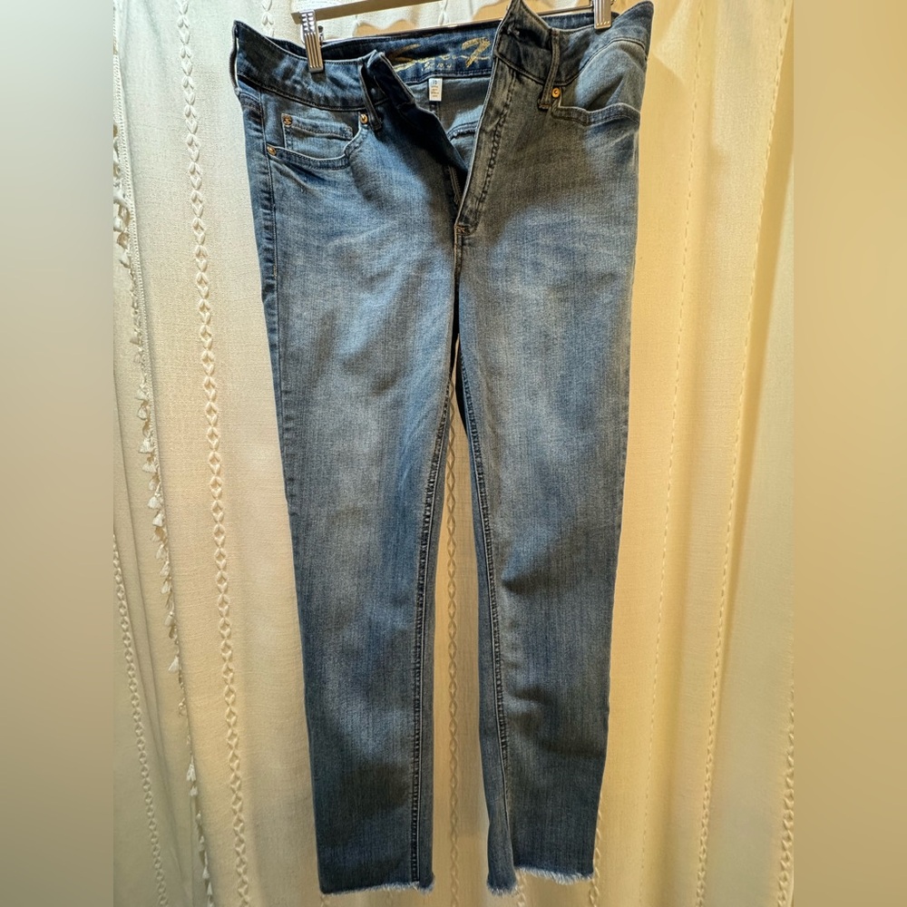 Seven7 size 10 mid rise skinny Jean Raw Hem Ankle medium wash